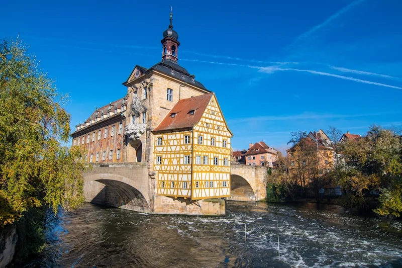 Moderne Brücke über die Naab in Schwandorf