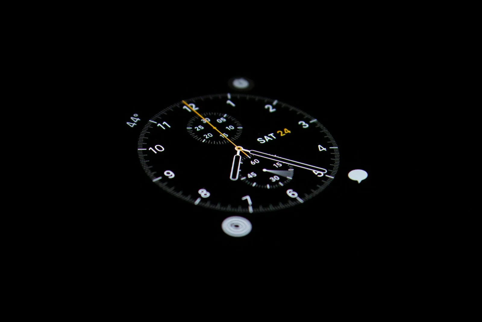 Analoger Tachometer als Symbol für die Ladezeit einer Website